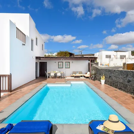 וילה Europa Nazaret