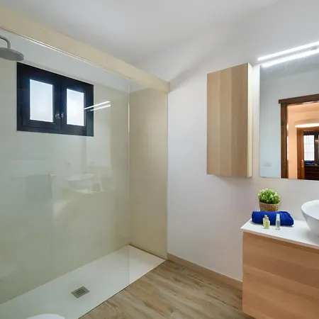 וילה Europa Nazaret